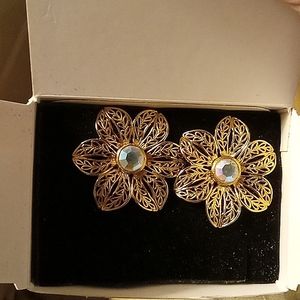 Vintage 1980's retired filigree flower AB center "Glistening Petal" Avon